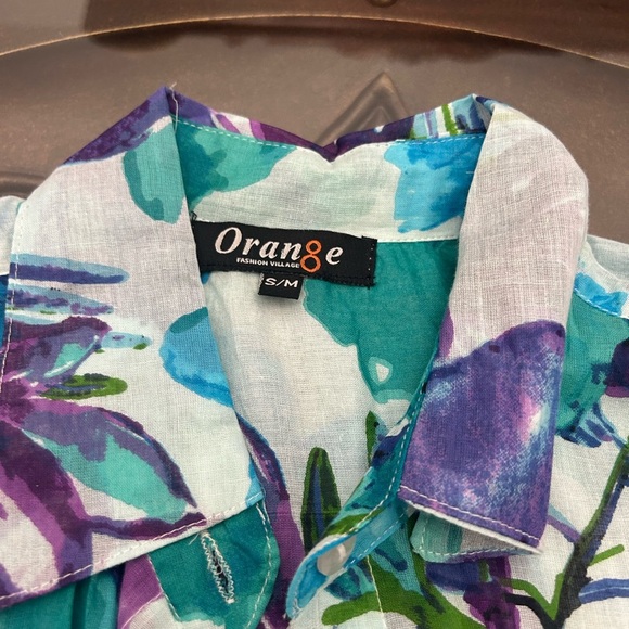 ➕Orange Floral Button-Up 34.5” Shirt
Light cotton fabric Bright - Picture 4 of 8